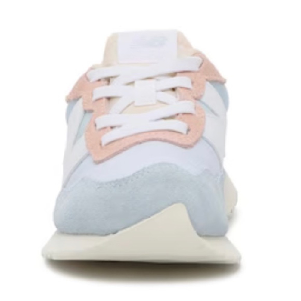 New Balance Multicolor
Size: 5.5 Youth Medium = woman’s 7